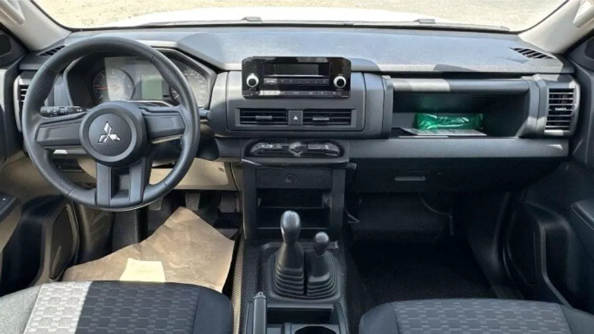 Mitsubishi L200 GL Mitsubishi L200 2.4L dieselbasic option MY25-5-0