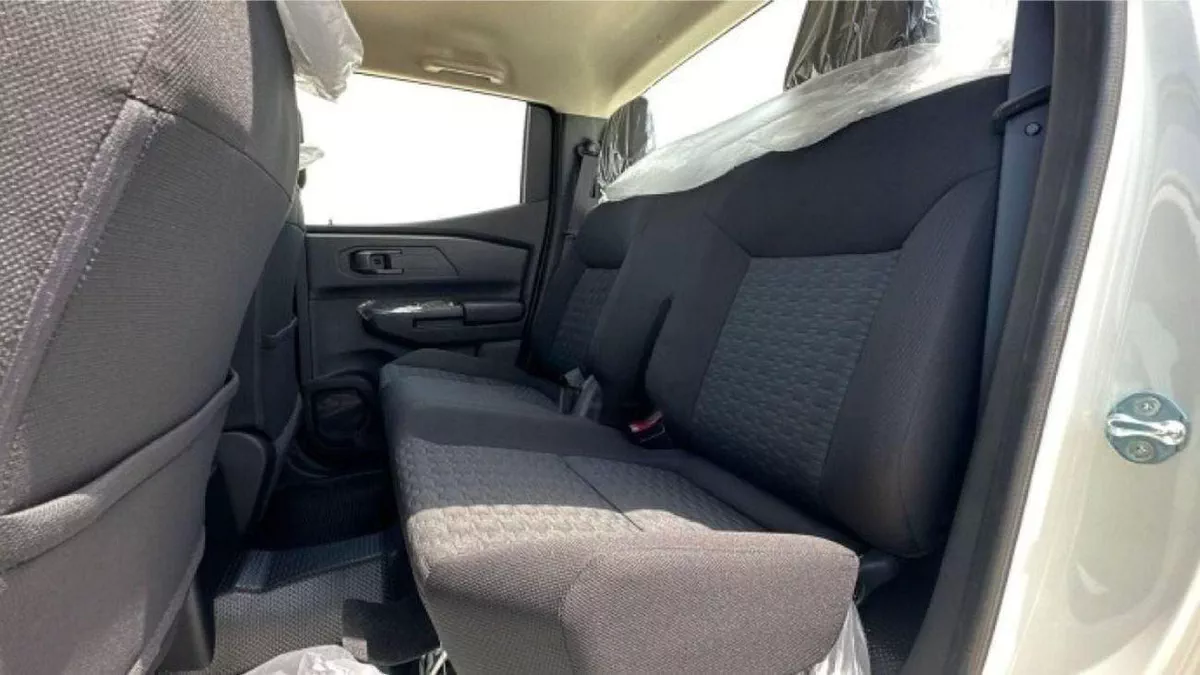 Mitsubishi L200 GL Mitsubishi L200 2.4L dieselbasic option MY25-6-0