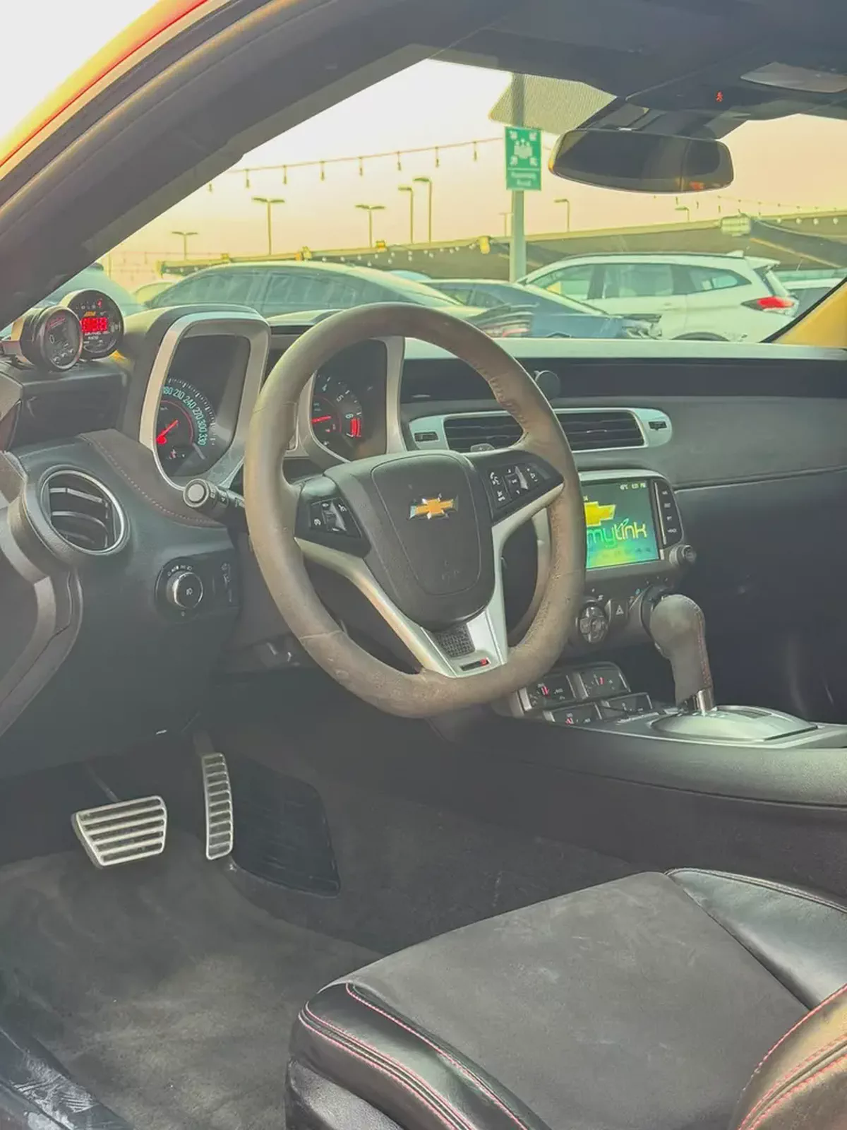 شفروليه كمارو ZL1 V8 6.2 سوبر تشارج مواصفات خليجة بحالة جيدة-9-9