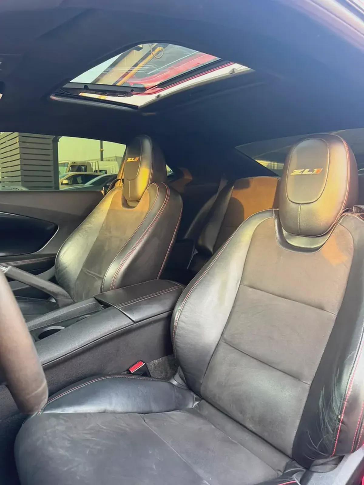 شفروليه كمارو ZL1 V8 6.2 سوبر تشارج مواصفات خليجة بحالة جيدة-8-8