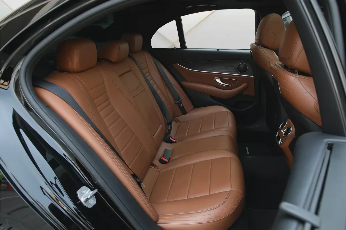 MERCEDES BENZ E 300 - 2018 - GCC - FULLY LOADED - AMAZING CONDITION-18-18