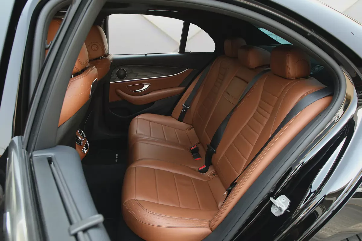 MERCEDES BENZ E 300 - 2018 - GCC - FULLY LOADED - AMAZING CONDITION-19-19