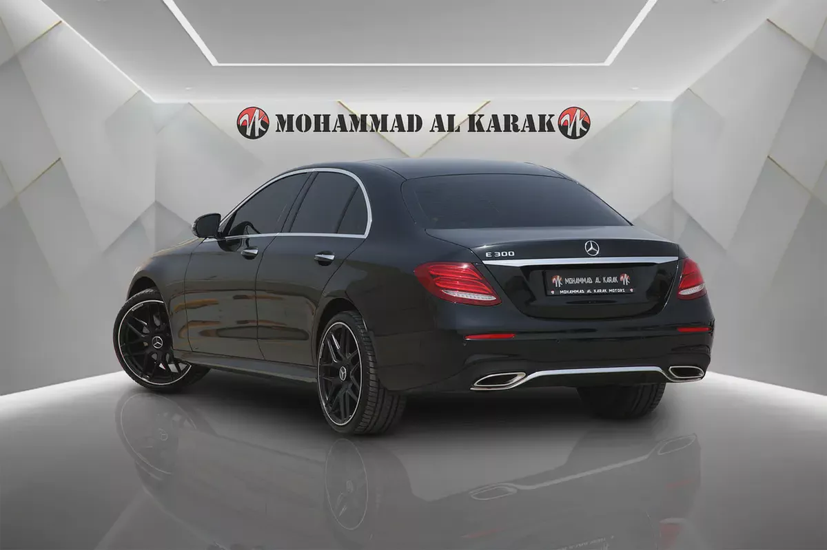 MERCEDES BENZ E 300 - 2018 - GCC - FULLY LOADED - AMAZING CONDITION-4-4