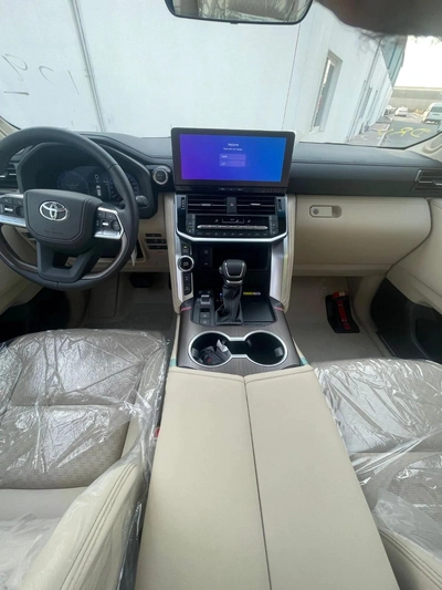 Toyota Land Cruiser VXR HYBRID 2026 MODEL-10