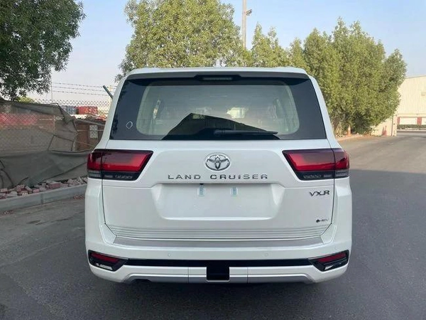 Toyota Land Cruiser VXR HYBRID 2026 MODEL
