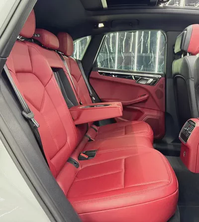 Exclusive offer | Original Paint | GCC specs | Full Porsche Service History | Porsche Warranty 2028-18