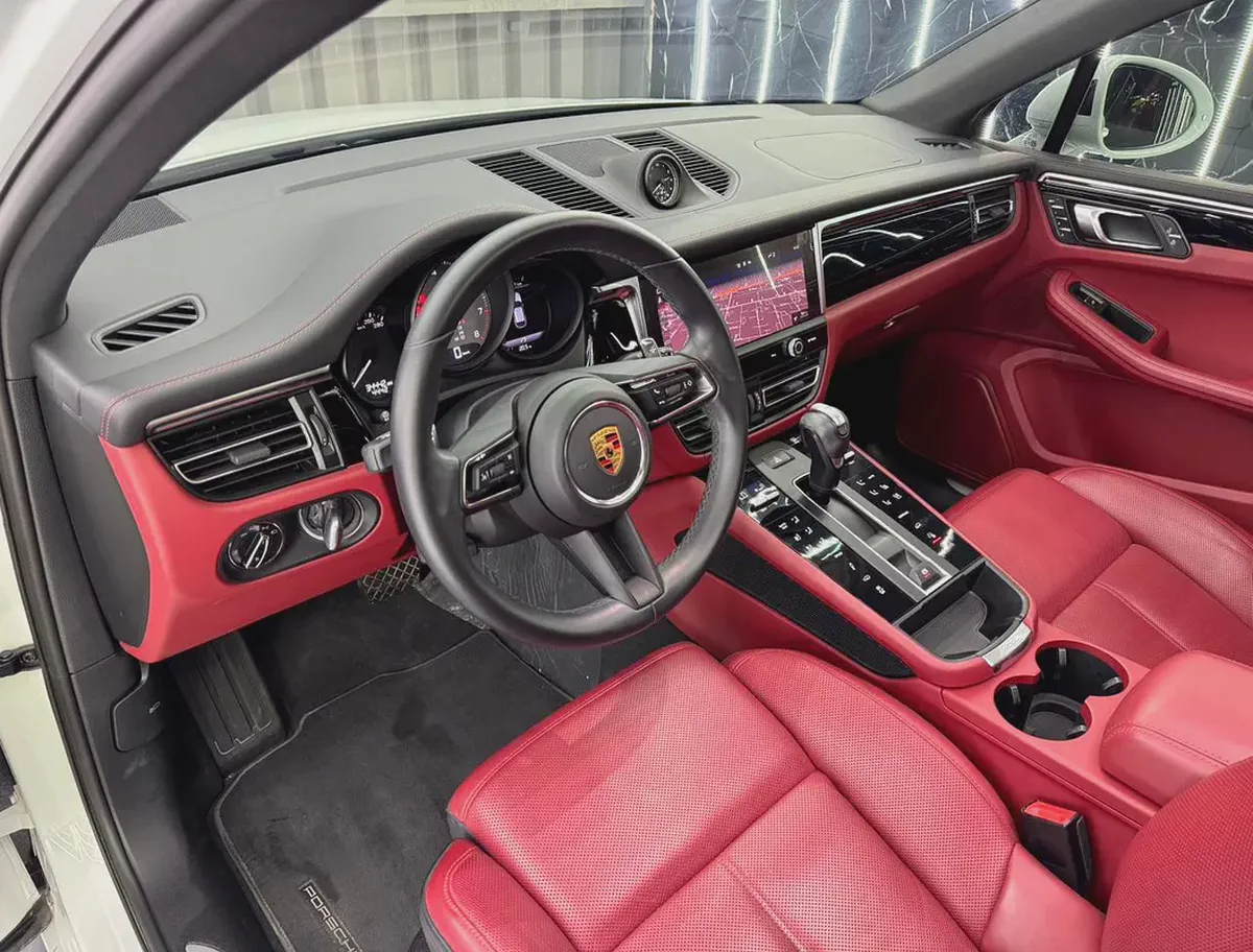 Exclusive offer | Original Paint | GCC specs | Full Porsche Service History | Porsche Warranty 2028-9-9