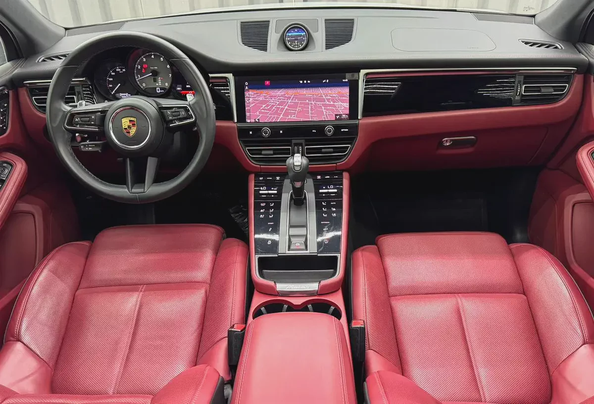 Exclusive offer | Original Paint | GCC specs | Full Porsche Service History | Porsche Warranty 2028-17-17