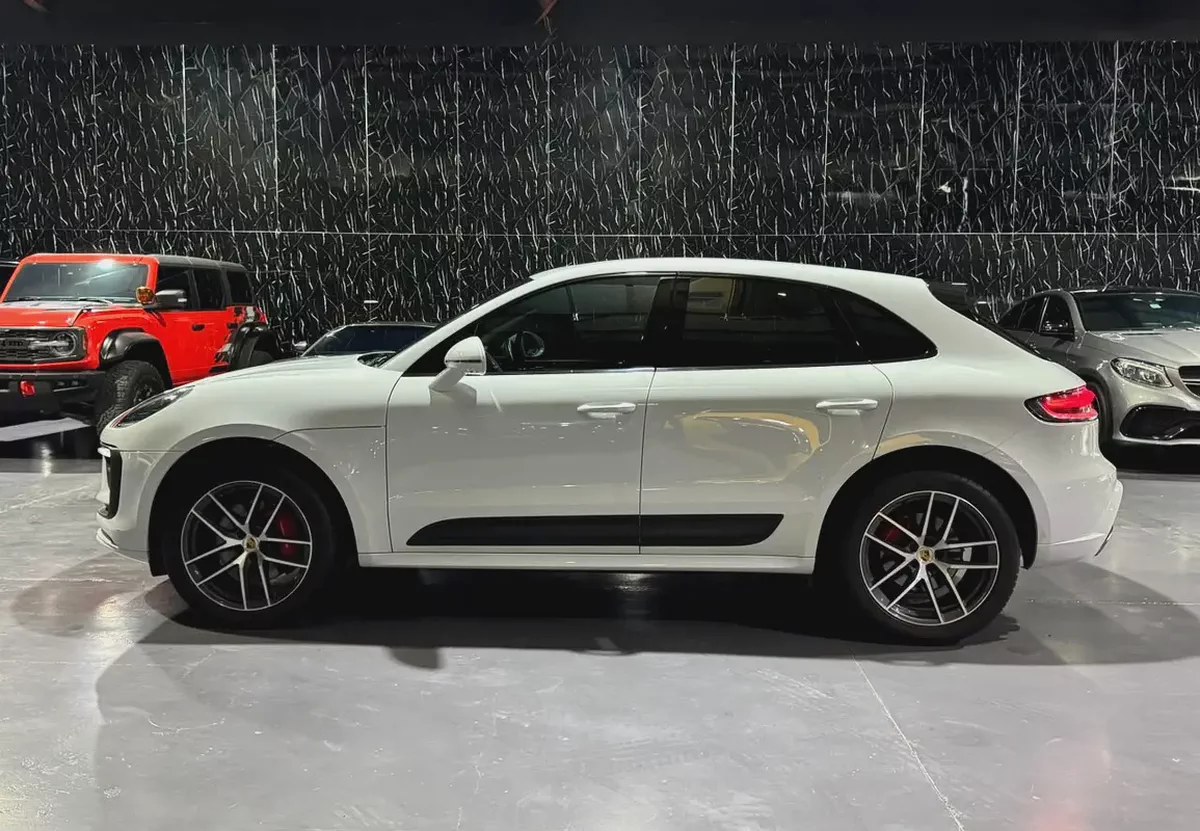 Exclusive offer | Original Paint | GCC specs | Full Porsche Service History | Porsche Warranty 2028-5-5