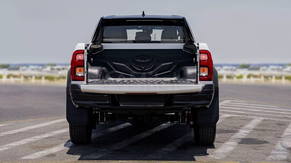 Toyota Hilux GR SPORT-9-0