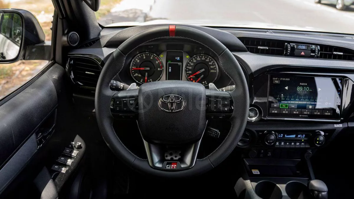 Toyota Hilux GR SPORT-11-0