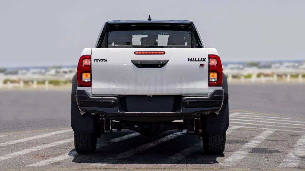 Toyota Hilux GR SPORT-7-0