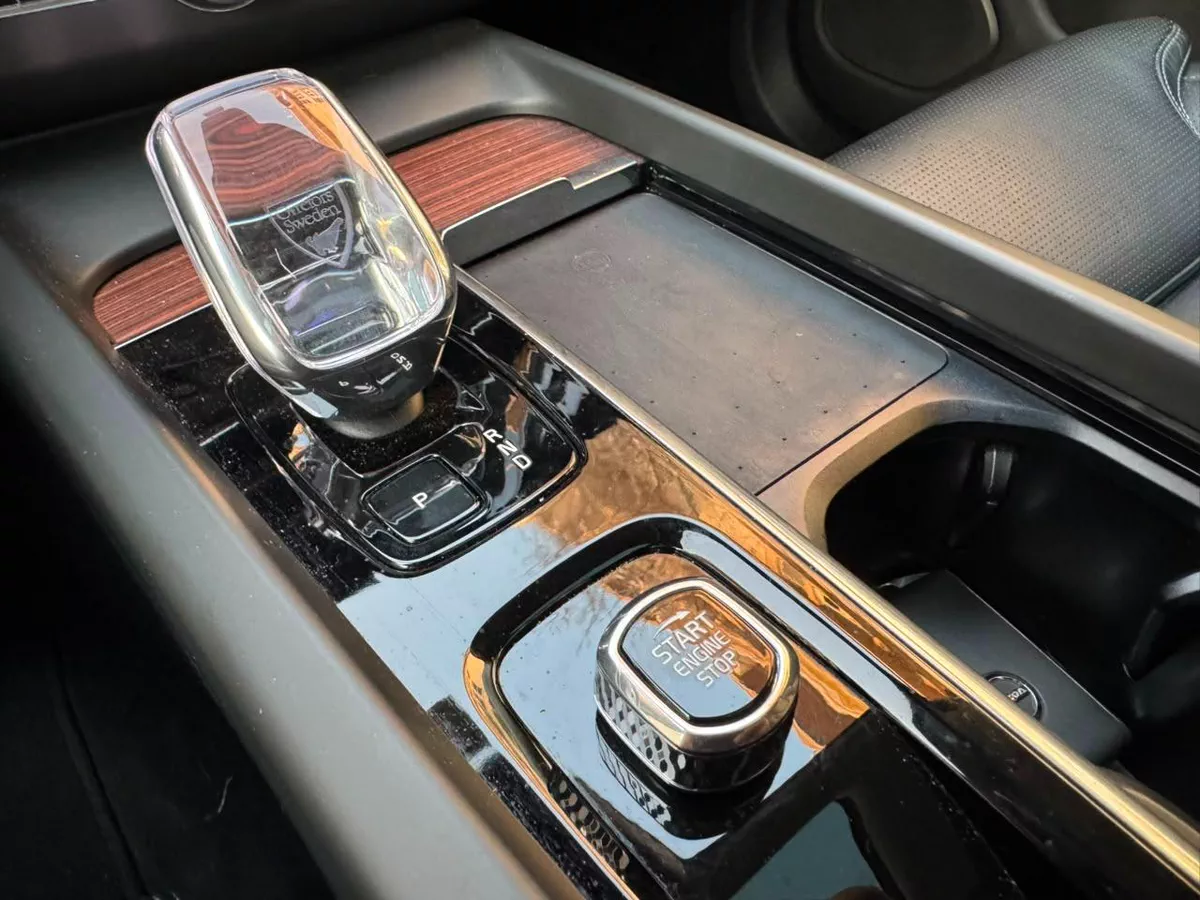Gulf Specs 2023 VOLVO XC60 Ultimate Bright B5 AWD (Agency Serviced), Under Warranty Nov 2027.-8-8