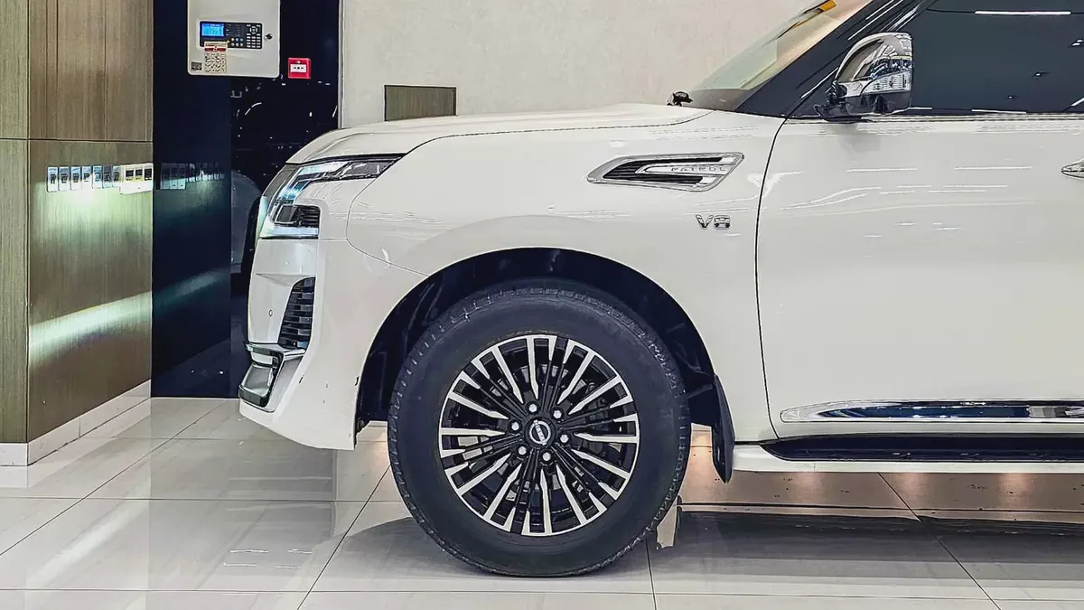 NISSAN - PATROL - LE PLATINUM - V 8 - 2024 MODEL - GCC SPECS - V 8 - 69,000KM - WHITE COLOR-18-18