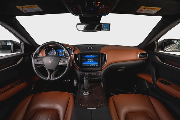 Maserati Ghibli SQ4-Special Color-2-Exclusive Leather Inerior-Active Sports Exhaust System