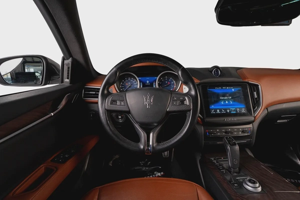 Maserati Ghibli SQ4-Special Color-2-Exclusive Leather Inerior-Active Sports Exhaust System