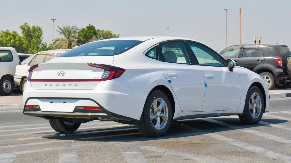 2024 Hyundai Sonata – White Sedan with Beige Interior-8-8