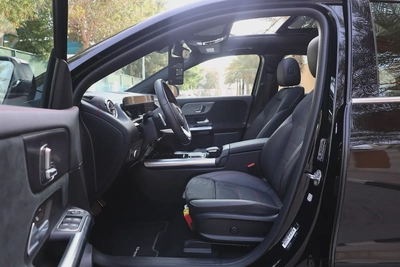 MERCEDES EQA350 4MATIC - GCC SPECS - UNDER WARRANTY / SERVICE CONTRACT / BATTERY - ACCIDENT FREE --9