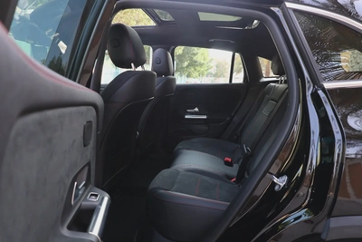 MERCEDES EQA350 4MATIC - GCC SPECS - UNDER WARRANTY / SERVICE CONTRACT / BATTERY - ACCIDENT FREE --17