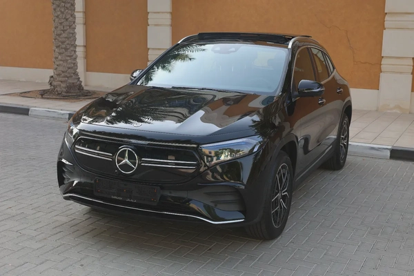 MERCEDES EQA350 4MATIC - GCC SPECS - UNDER WARRANTY / SERVICE CONTRACT / BATTERY - ACCIDENT FREE -