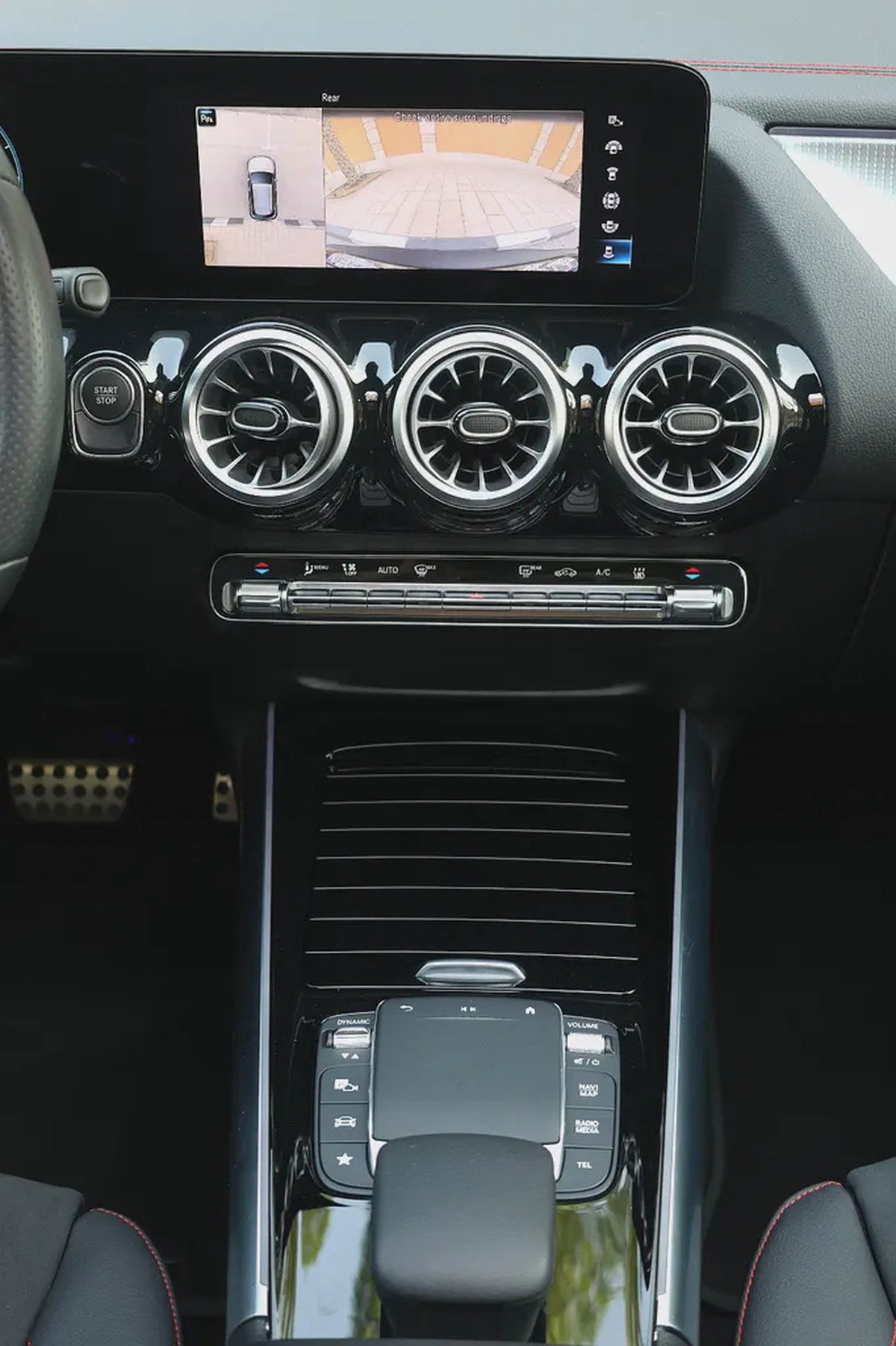 MERCEDES EQA350 4MATIC - GCC SPECS - UNDER WARRANTY / SERVICE CONTRACT / BATTERY - ACCIDENT FREE --13-13