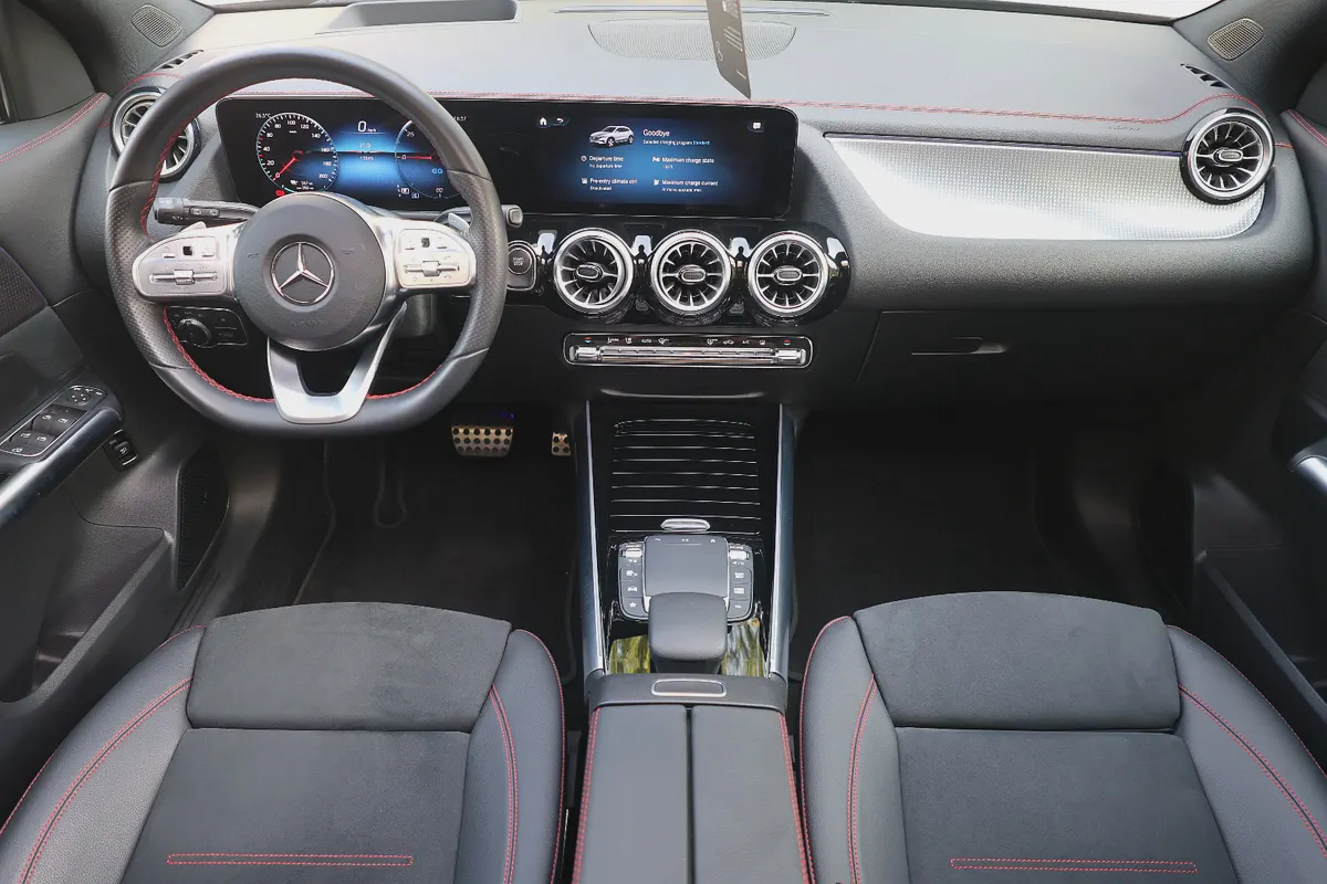 MERCEDES EQA350 4MATIC - GCC SPECS - UNDER WARRANTY / SERVICE CONTRACT / BATTERY - ACCIDENT FREE --14-14