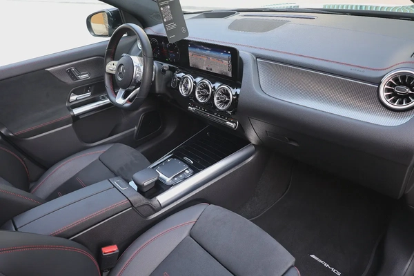 MERCEDES EQA350 4MATIC - GCC SPECS - UNDER WARRANTY / SERVICE CONTRACT / BATTERY - ACCIDENT FREE -