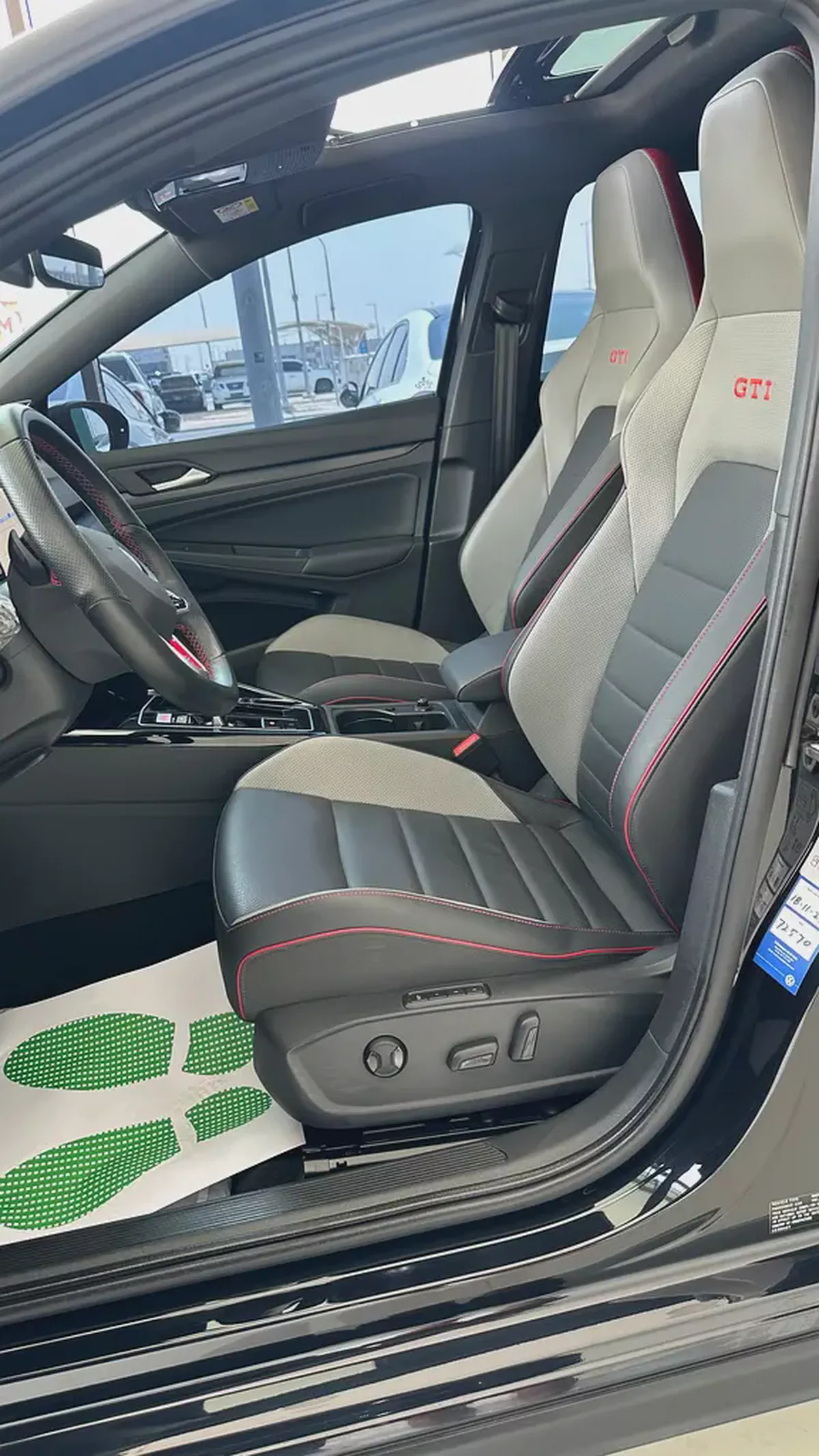 2023 Volkswagen Golf GTI - GCC Specs  full option-8-8