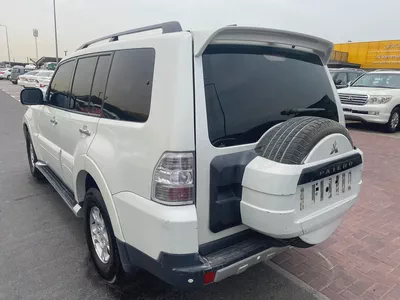 Mitubshi pajero 2008 white color GCC calen car-10