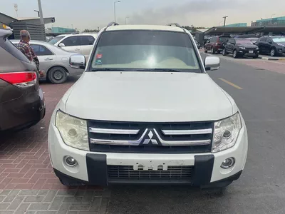 Mitubshi pajero 2008 white color GCC calen car-1