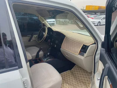 Mitubshi pajero 2008 white color GCC calen car-4