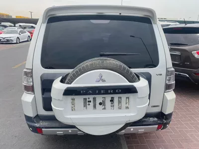 Mitubshi pajero 2008 white color GCC calen car-5