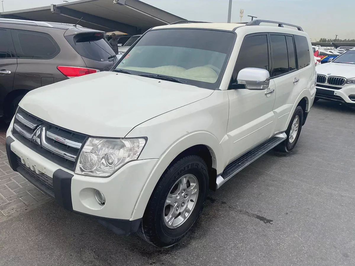 Mitubshi pajero 2008 white color GCC calen car-6-6