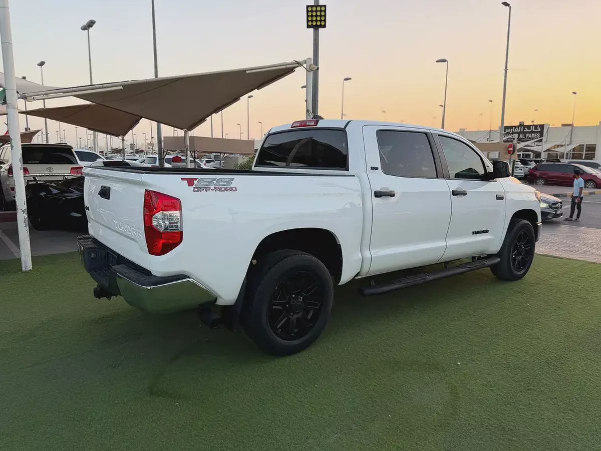 Toyota Tundra SR5 2020-4-4