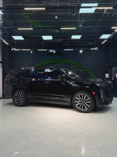 Cadillac Escalade Sport Platinum 2023 | GCC Specs | Low Mileage | Warranty-4