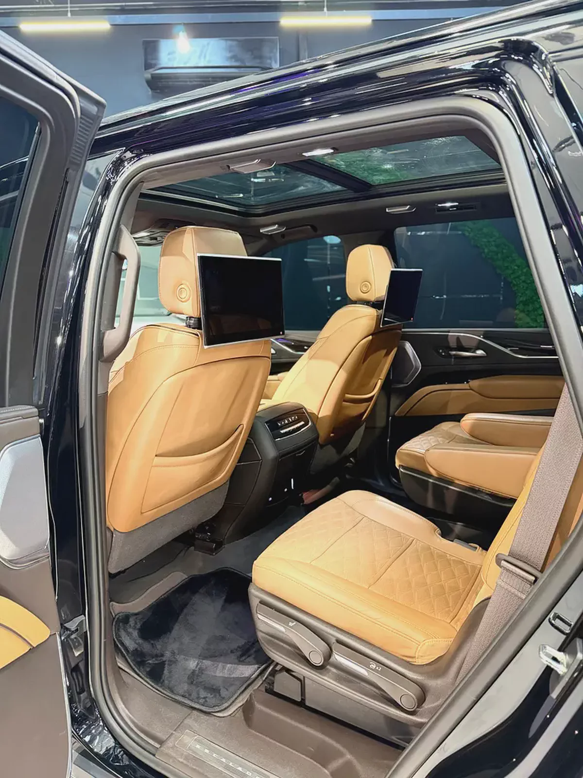 Cadillac Escalade Sport Platinum 2023 | GCC Specs | Low Mileage | Warranty-11-11