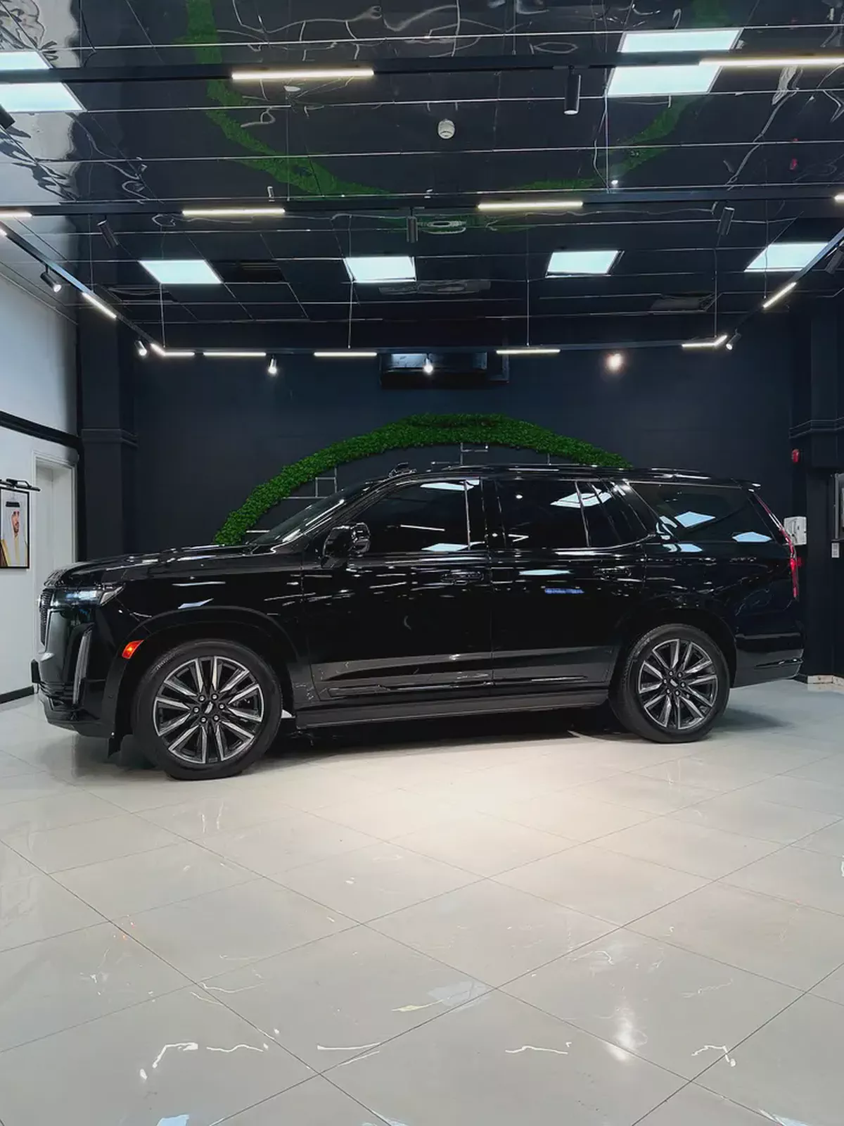 Cadillac Escalade Sport Platinum 2023 | GCC Specs | Low Mileage | Warranty-1-1