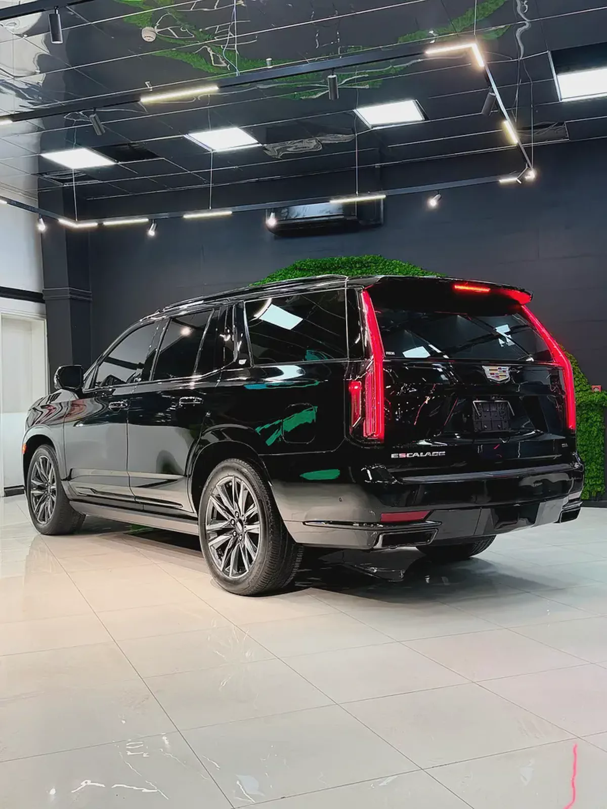 Cadillac Escalade Sport Platinum 2023 | GCC Specs | Low Mileage | Warranty-5-5