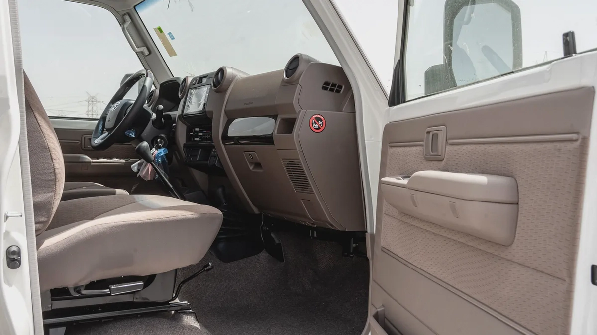 Toyota Land Cruiser LC76 4.0L MT Petrol-10-10