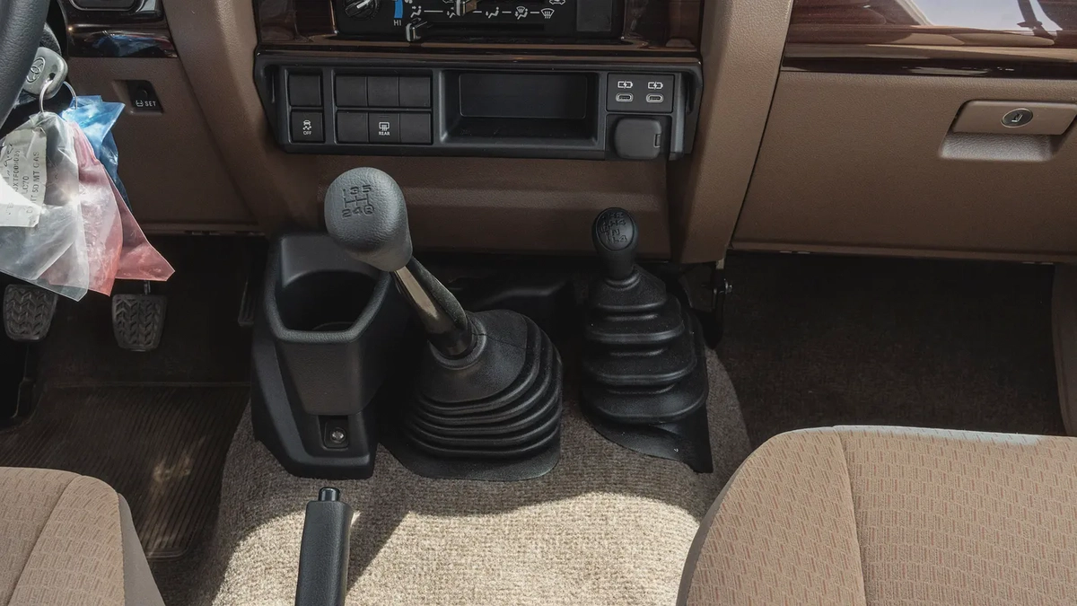 Toyota Land Cruiser LC76 4.0L MT Petrol-16-16