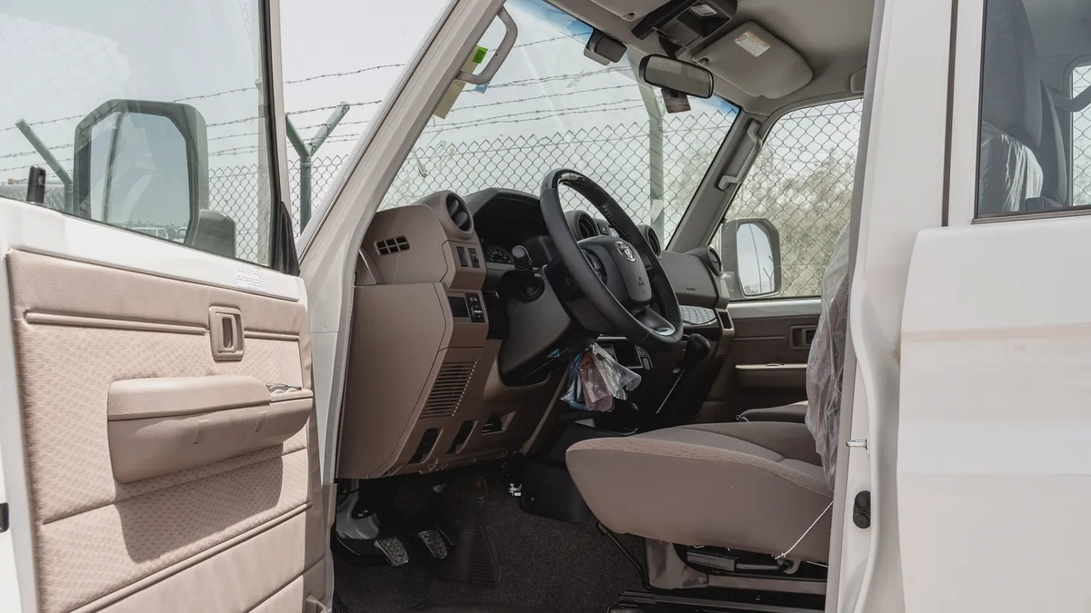 Toyota Land Cruiser LC76 4.0L MT Petrol-7-7