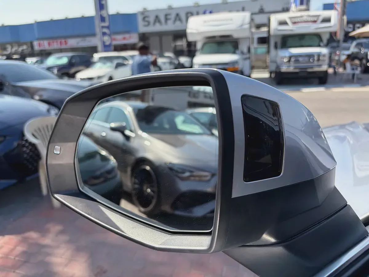 2024. Audi Q5. Gcc only 9000km-8-8