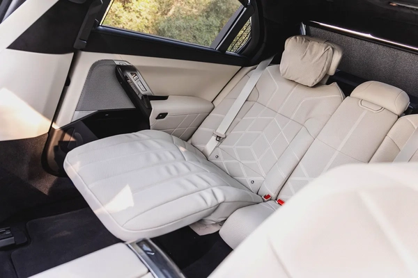 BMW 735i M SPORT INDIVIDUAL || 2026 || MASTER CLASS || UNDER WARRANTY || GCC || SMOKE WHITE INTERIOR