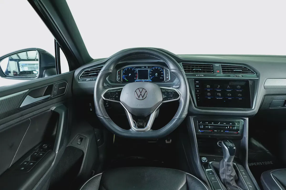 Tiguan R Line PLUS-GCC-Al Nabooda Full Service History-1 Owner-Leather Interior-12-12