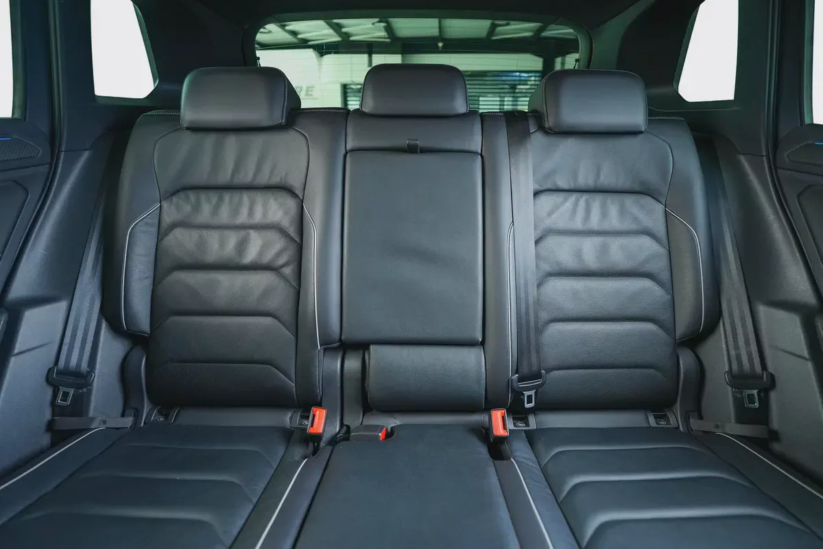 Tiguan R Line PLUS-GCC-Al Nabooda Full Service History-1 Owner-Leather Interior-18-18