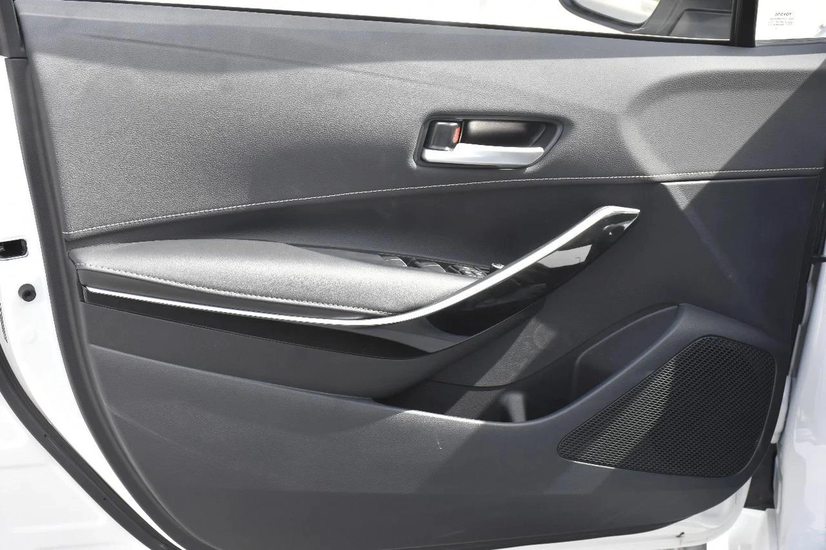 TOYOTA COROLLA HYBRID 2025 | WHITE-13-13