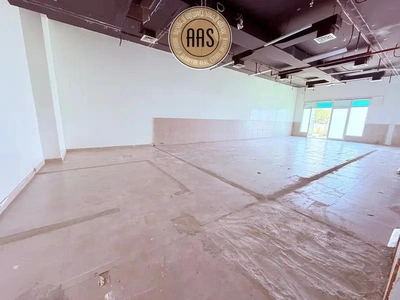 Ready to move spacious shop for rent with dewa wife free in dip 1 Dubai-3