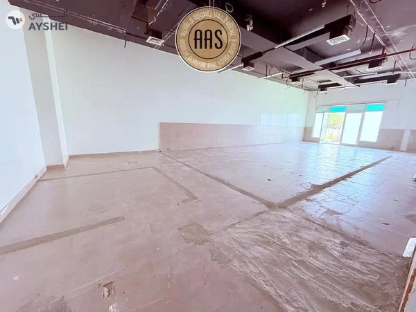 Ready to move spacious shop for rent with dewa wife free in dip 1 Dubai