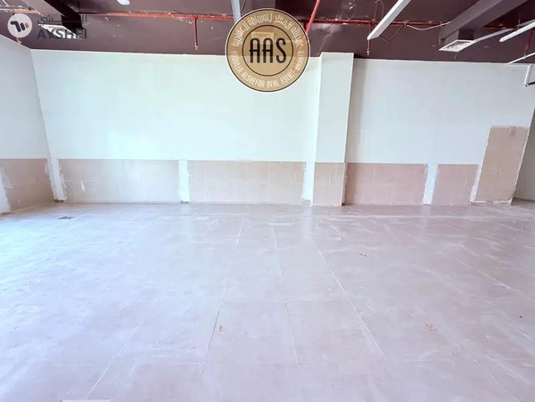 Ready to move spacious shop for rent with dewa wife free in dip 1 Dubai