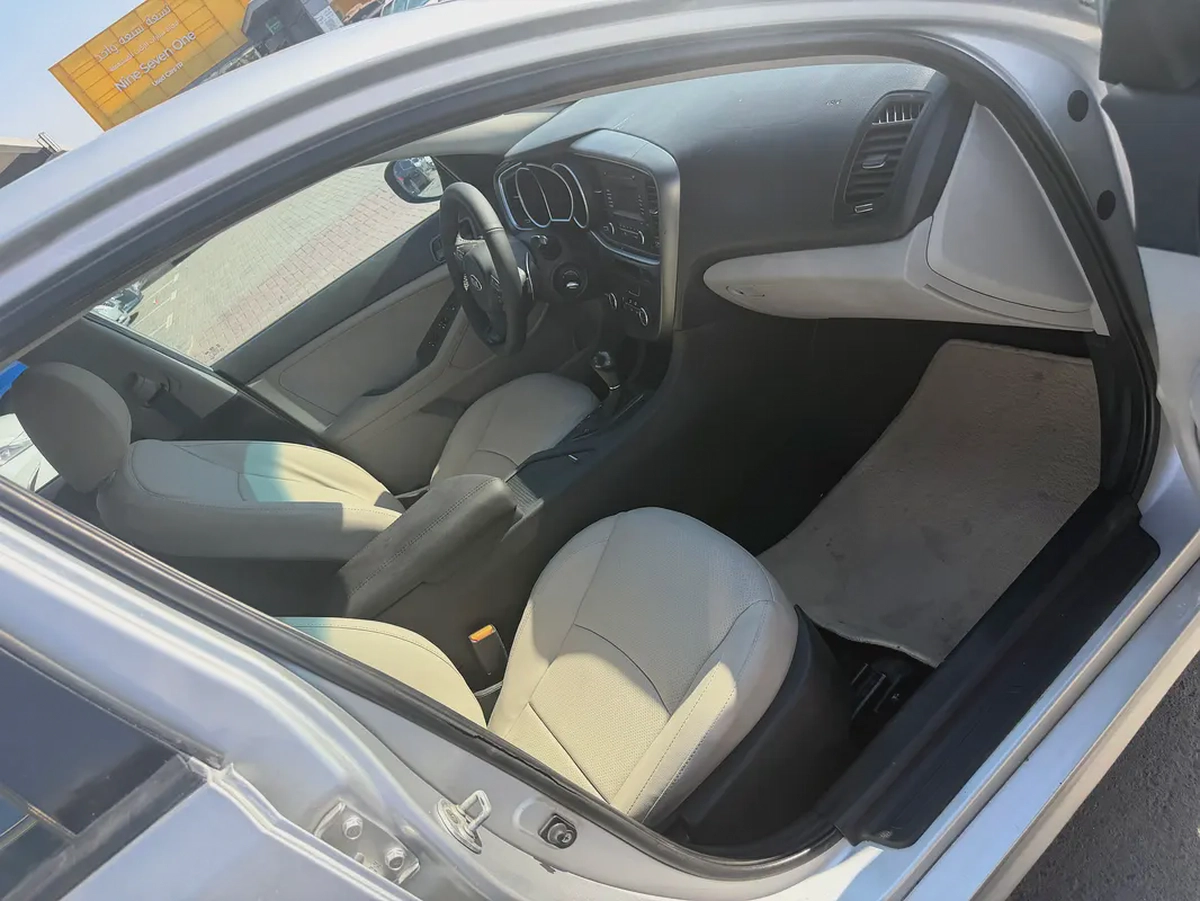 Kia optima 2016 silver color GCC calen car-9-9